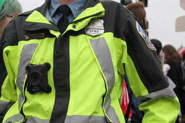 Future Police Body Cameras will Livestream and Recognize Your Face